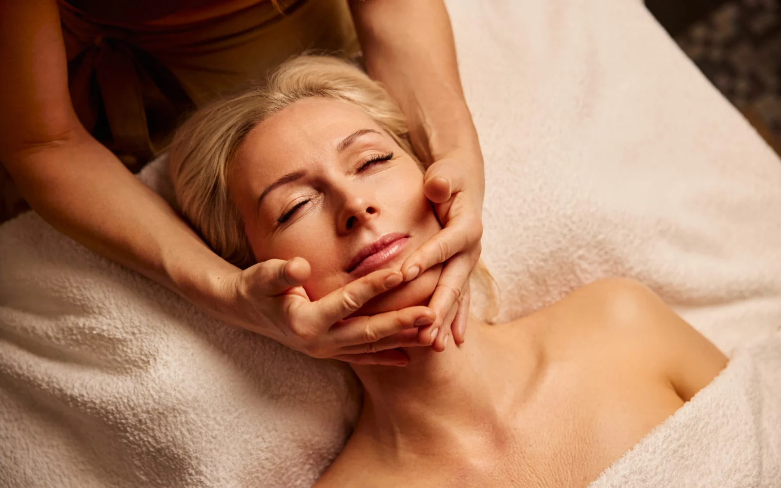 Fil de collagène & micro-massage — Izzy, Verbier